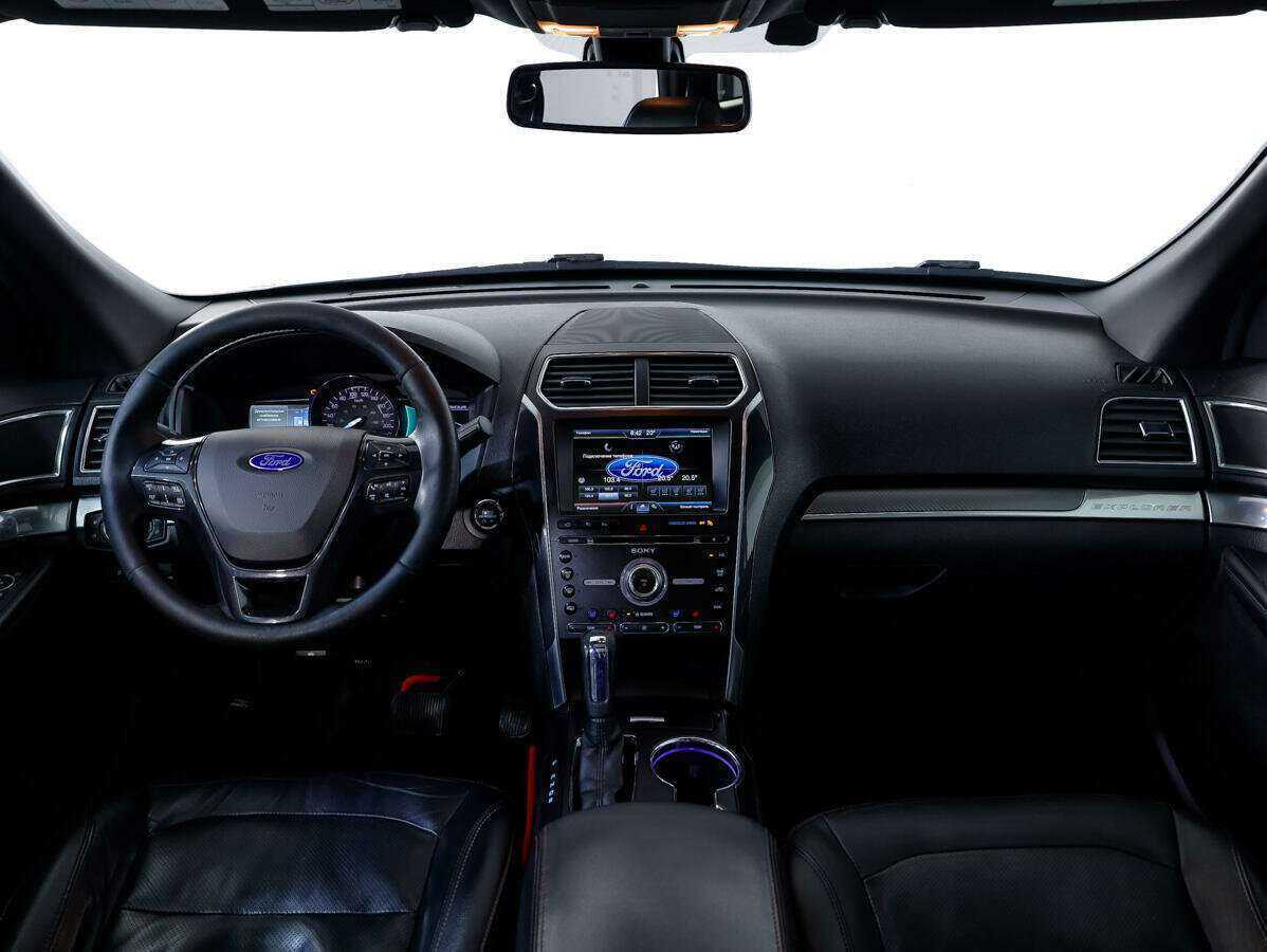 Ford Explorer с пробегом — 2015 год. Фото: #9