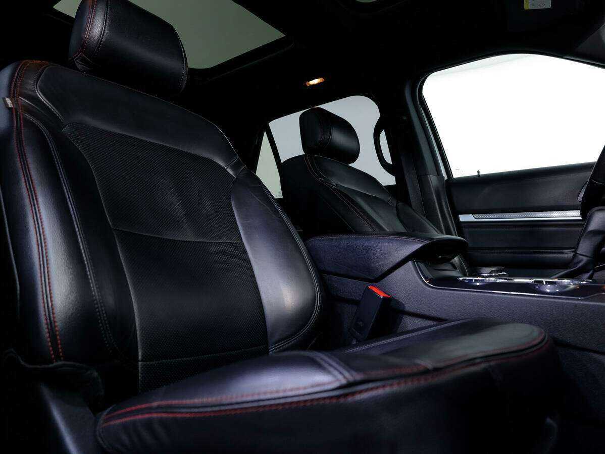 Ford Explorer с пробегом — 2015 год. Фото: #11