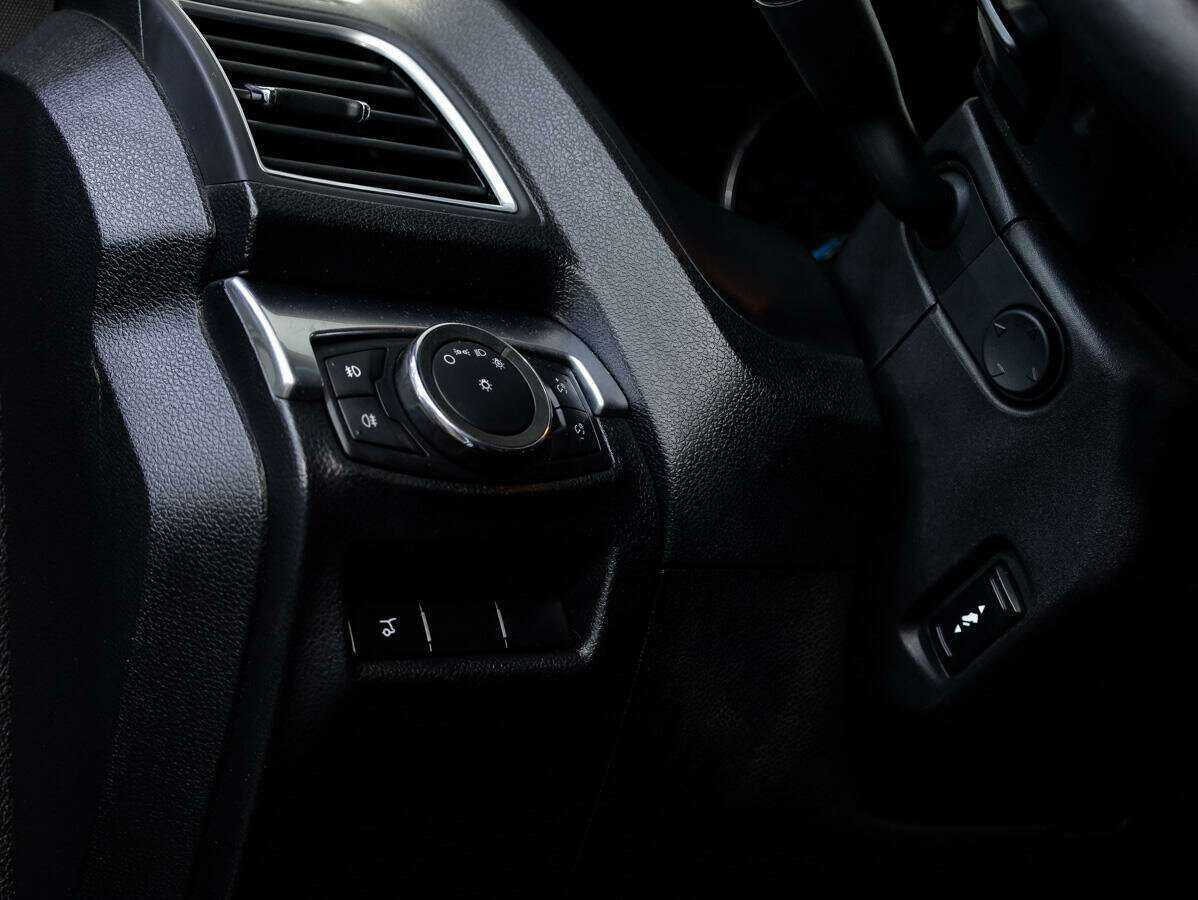 Ford Explorer с пробегом — 2015 год. Фото: #20