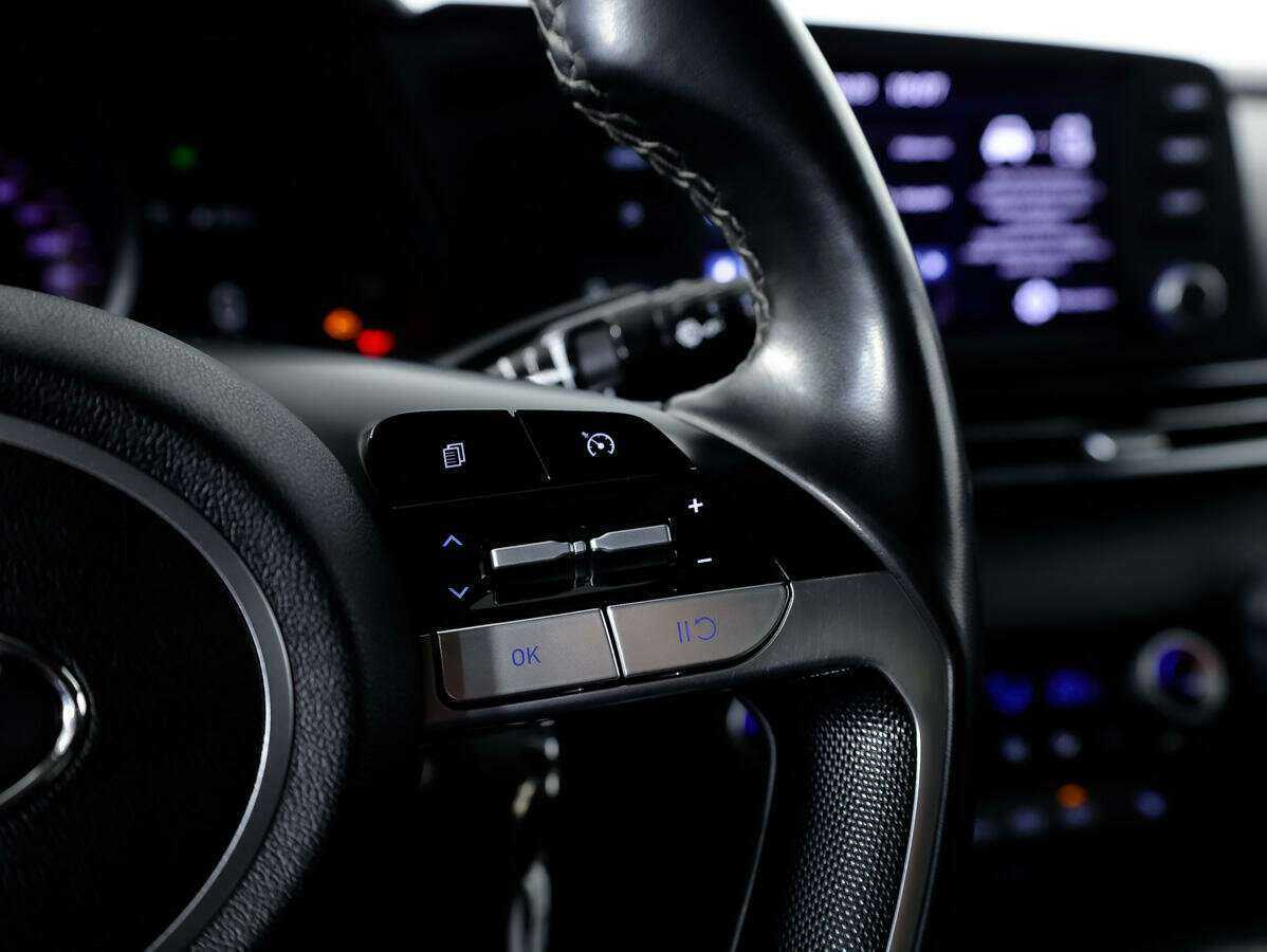 Hyundai Elantra с пробегом — 2021 год. Фото: #21