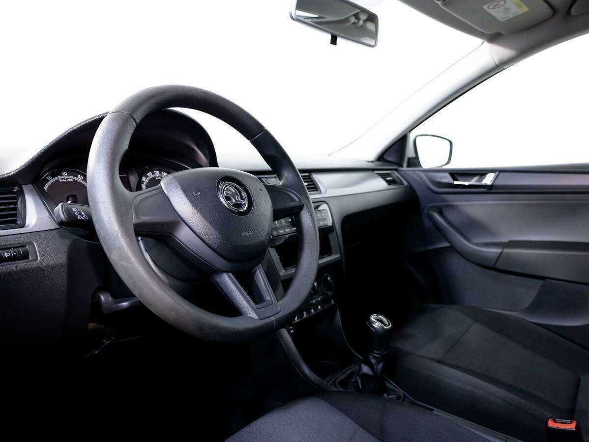 Skoda Rapid с пробегом — 2017 год. Фото: #9