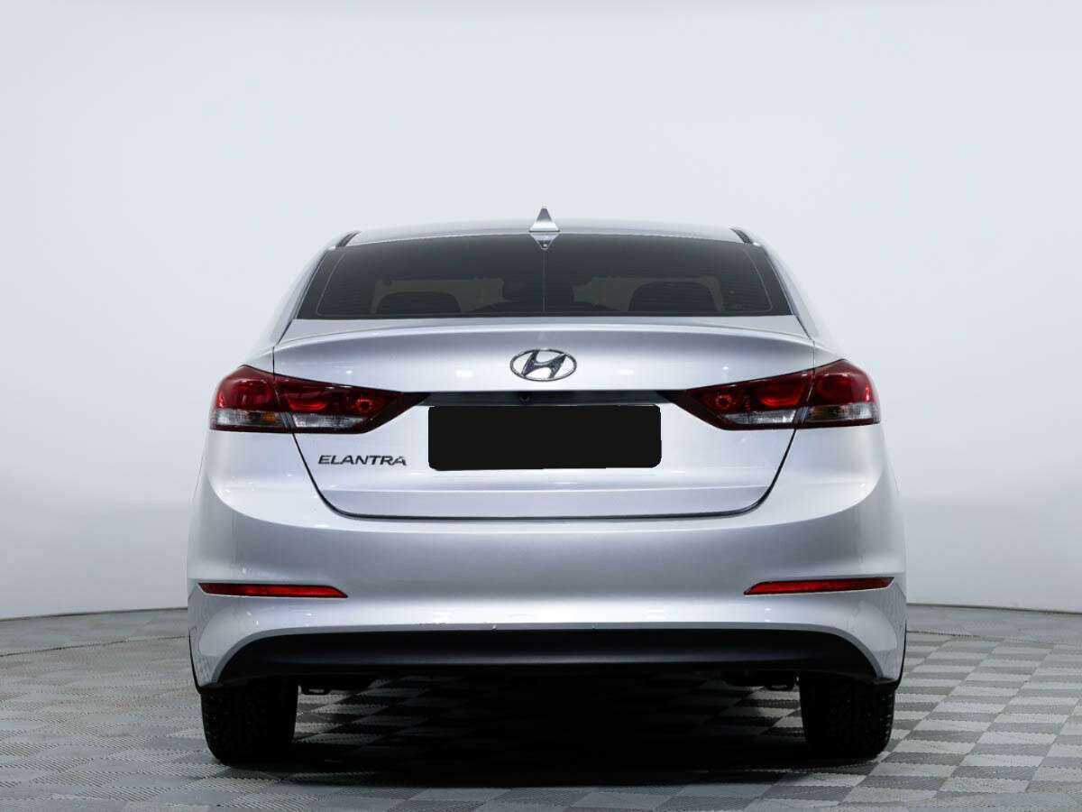 Hyundai Elantra с пробегом — 2018 год. Фото: #4