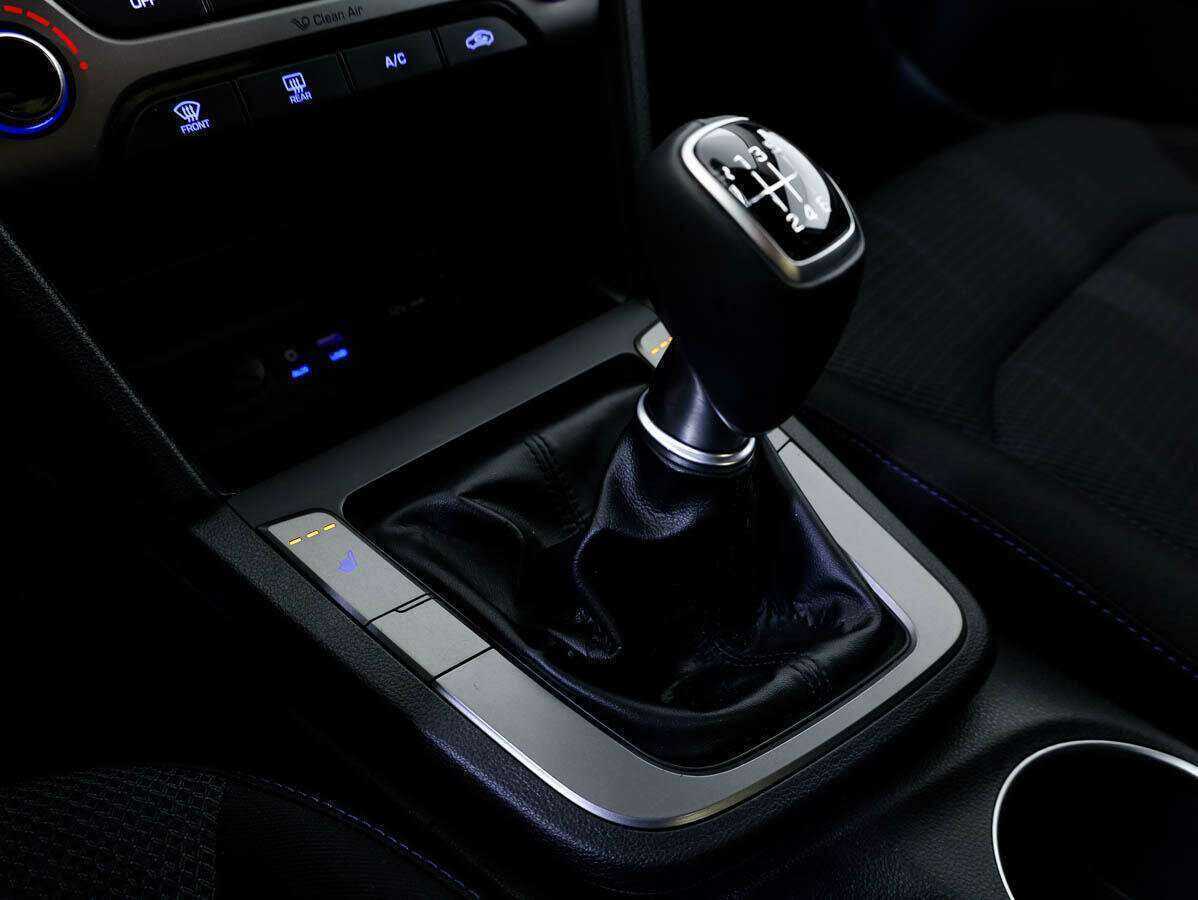 Hyundai Elantra с пробегом — 2018 год. Фото: #16
