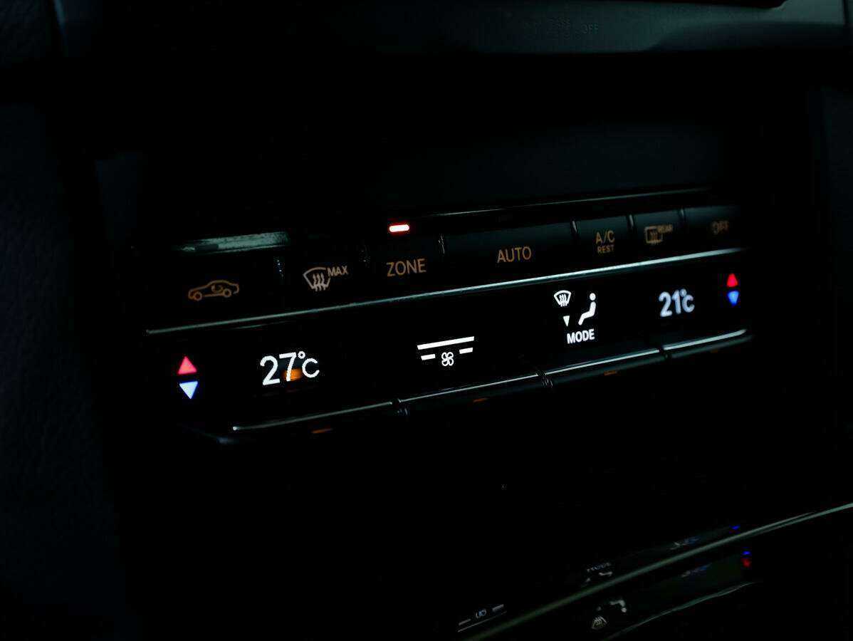 Mercedes-Benz E-Класс с пробегом — 2014 год. Фото: #16