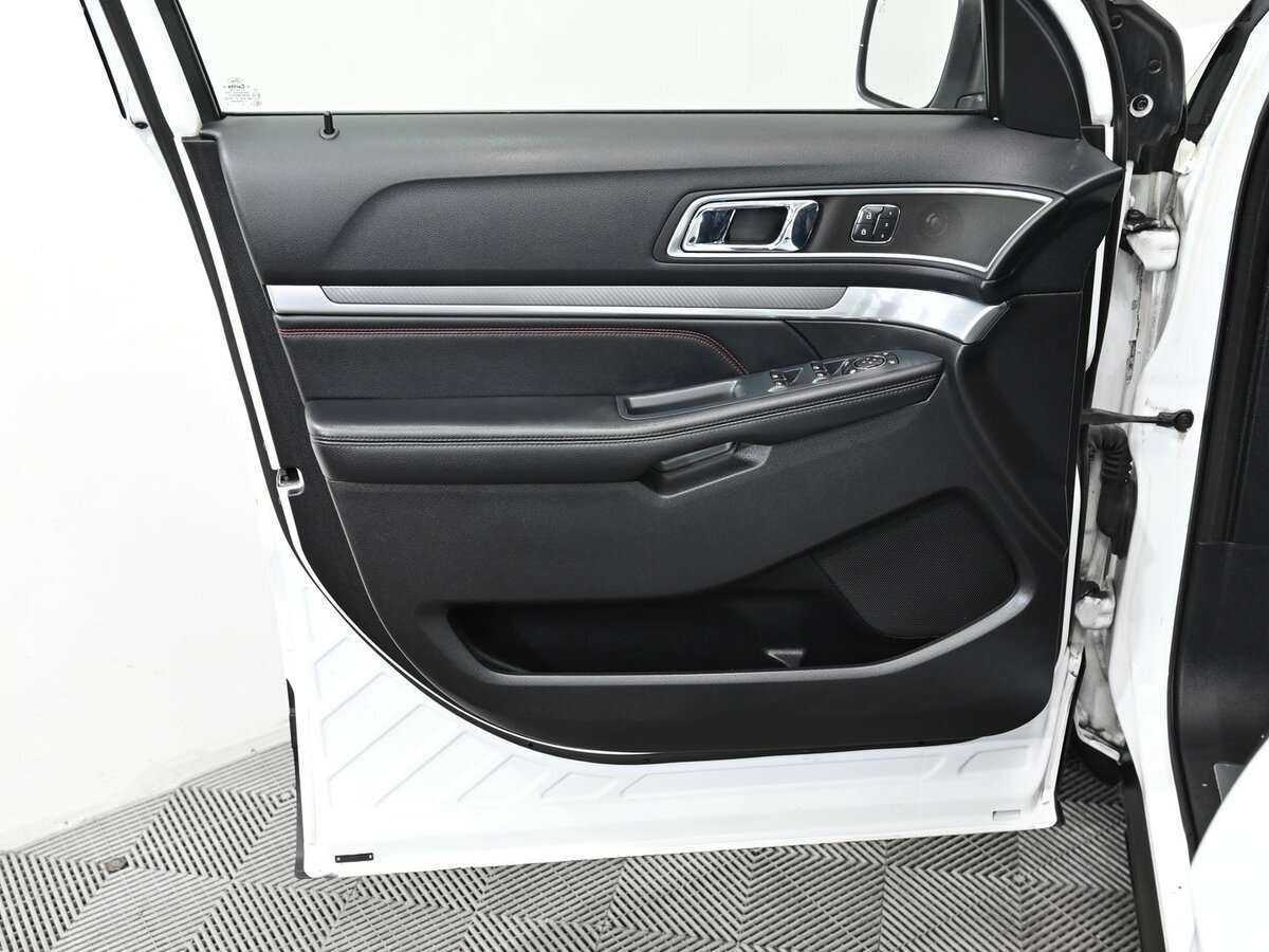 Ford Explorer с пробегом — 2015 год. Фото: #15