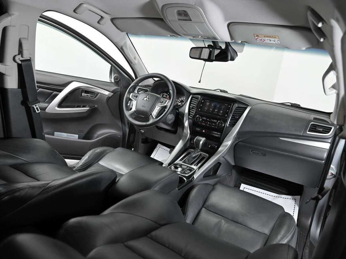 Mitsubishi Pajero Sport с пробегом — 2017 год. Фото: #4