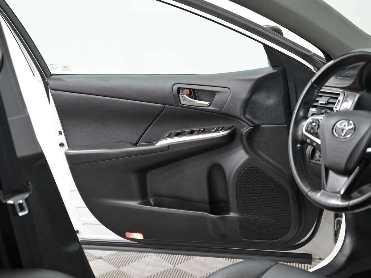 Toyota Camry с пробегом — 2017 год. Фото: #10