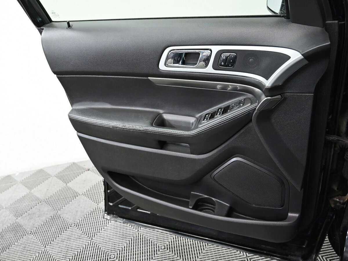 Ford Explorer с пробегом — 2015 год. Фото: #7