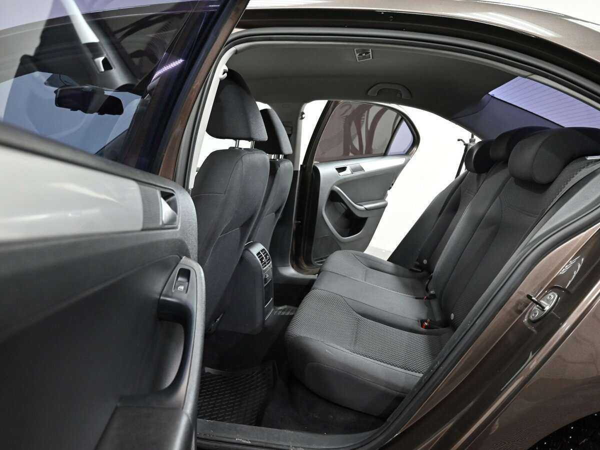 Volkswagen Jetta с пробегом — 2013 год. Фото: #10