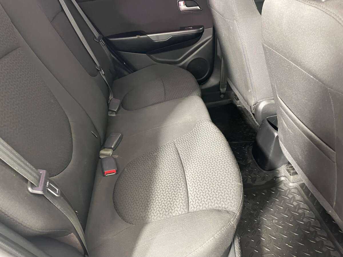 Kia Rio с пробегом — 2013 год. Фото: #16