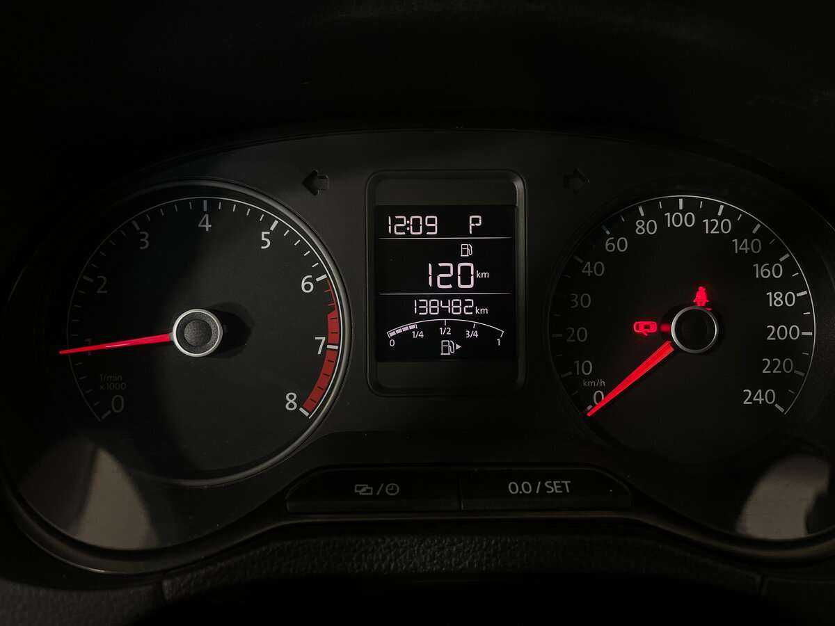 Volkswagen Polo с пробегом — 2016 год. Фото: #13