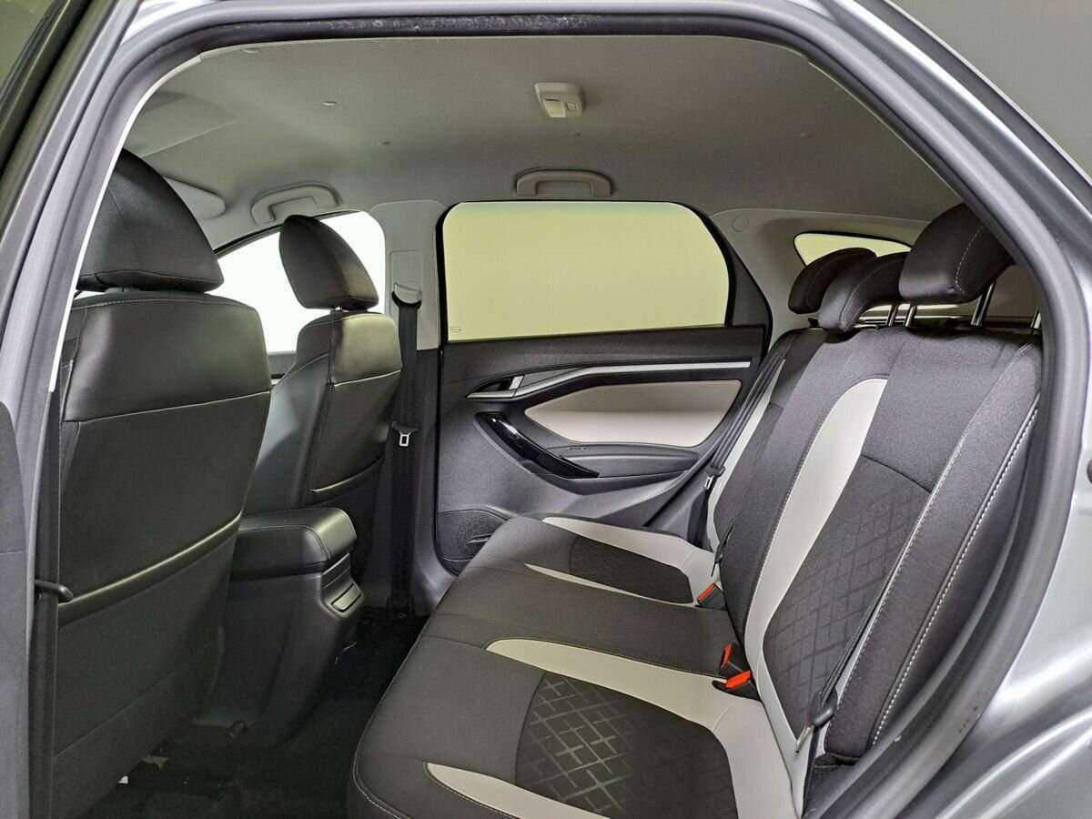 Lada (ВАЗ) Vesta с пробегом — 2019 год. Фото: #9