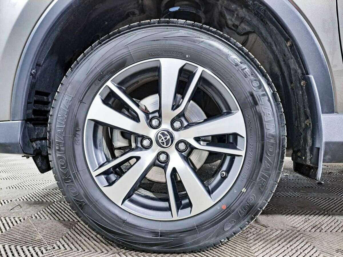 Toyota RAV4 с пробегом — 2019 год. Фото: #16