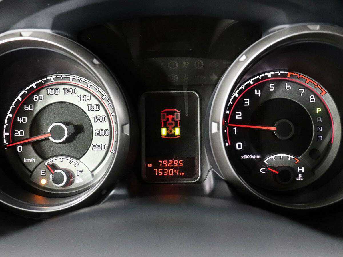 Mitsubishi Pajero с пробегом — 2015 год. Фото: #6