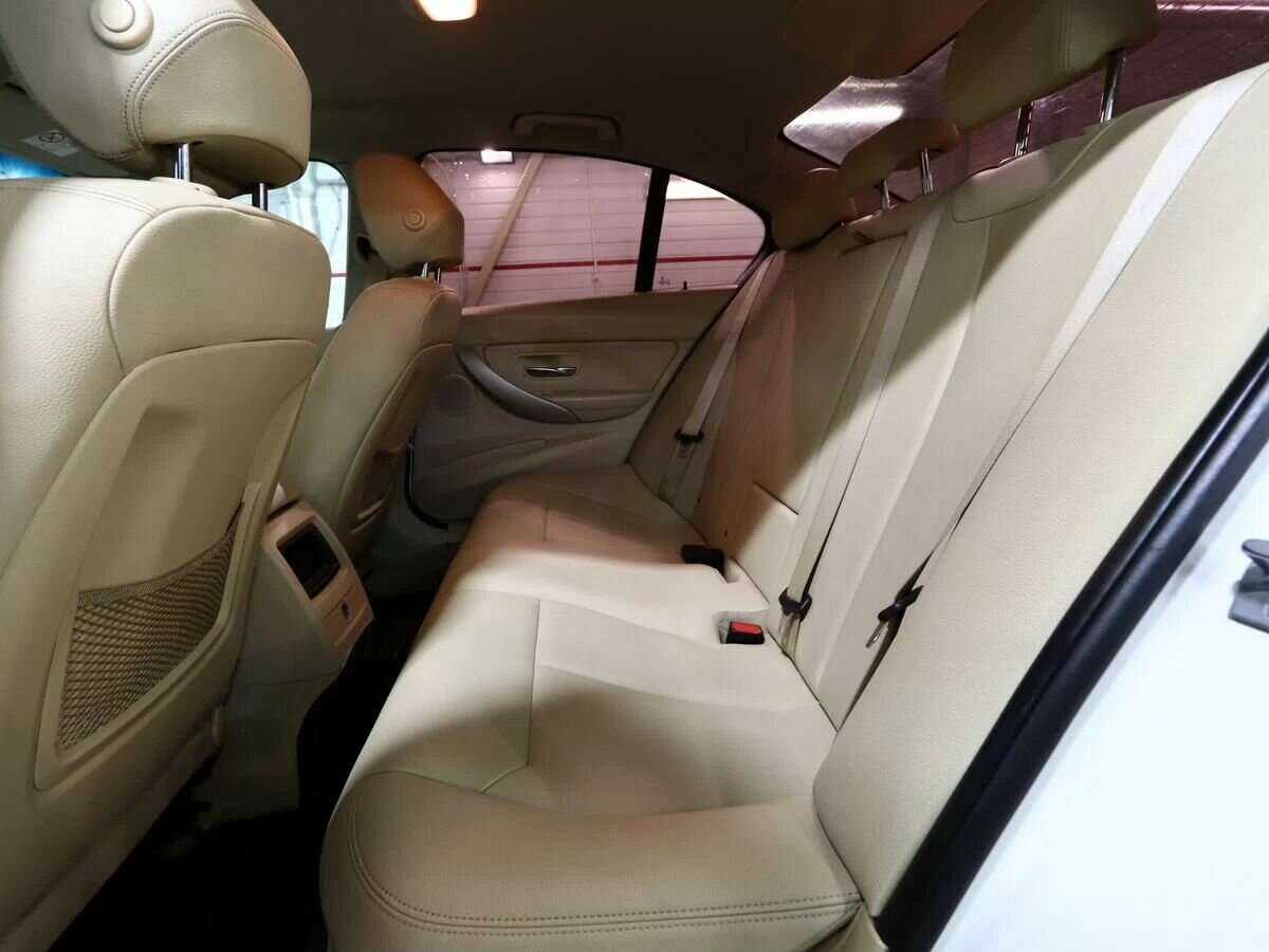 BMW 3 серии с пробегом — 2014 год. Фото: #9