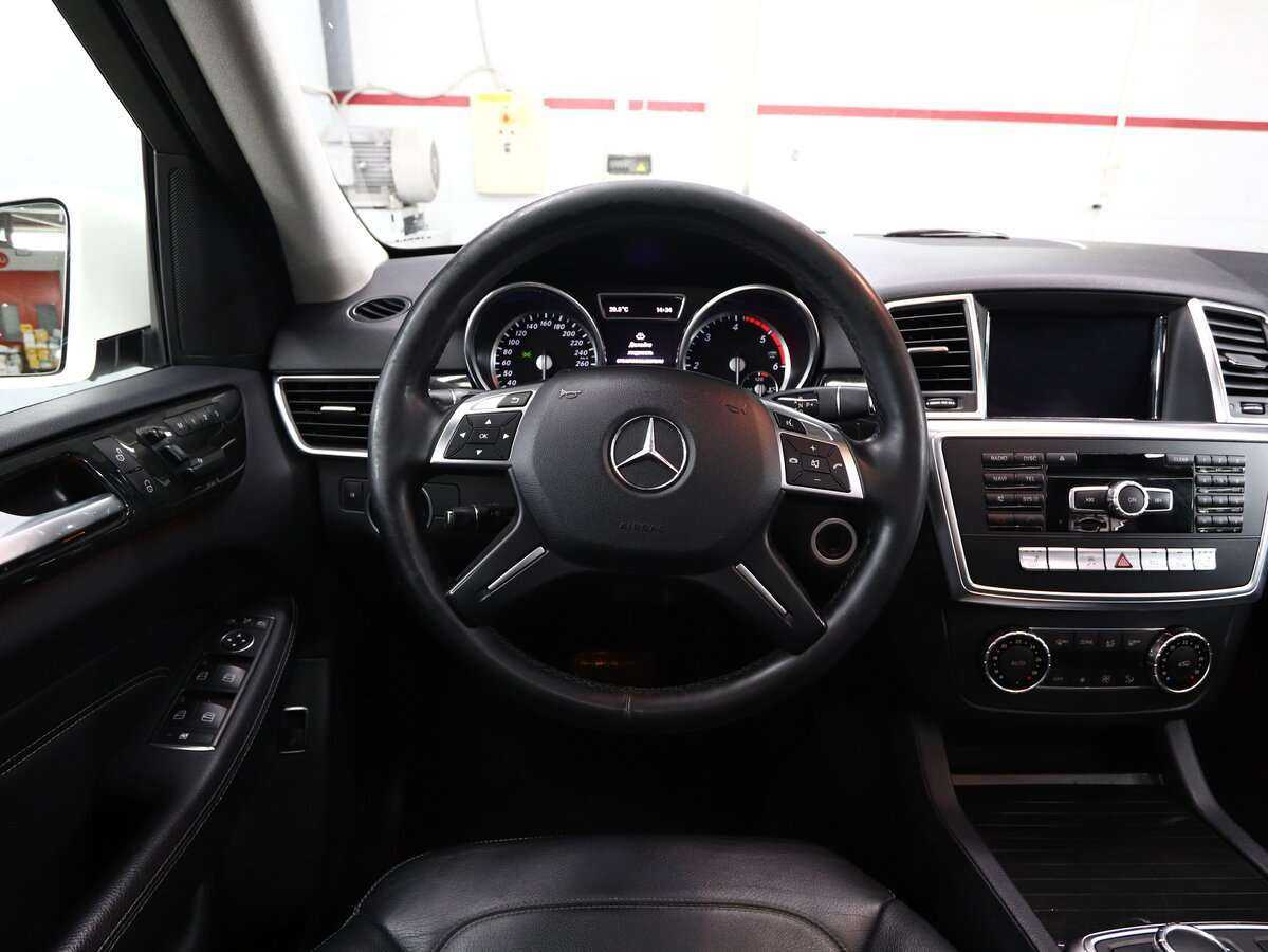 Mercedes-Benz M-Класс с пробегом — 2015 год. Фото: #16