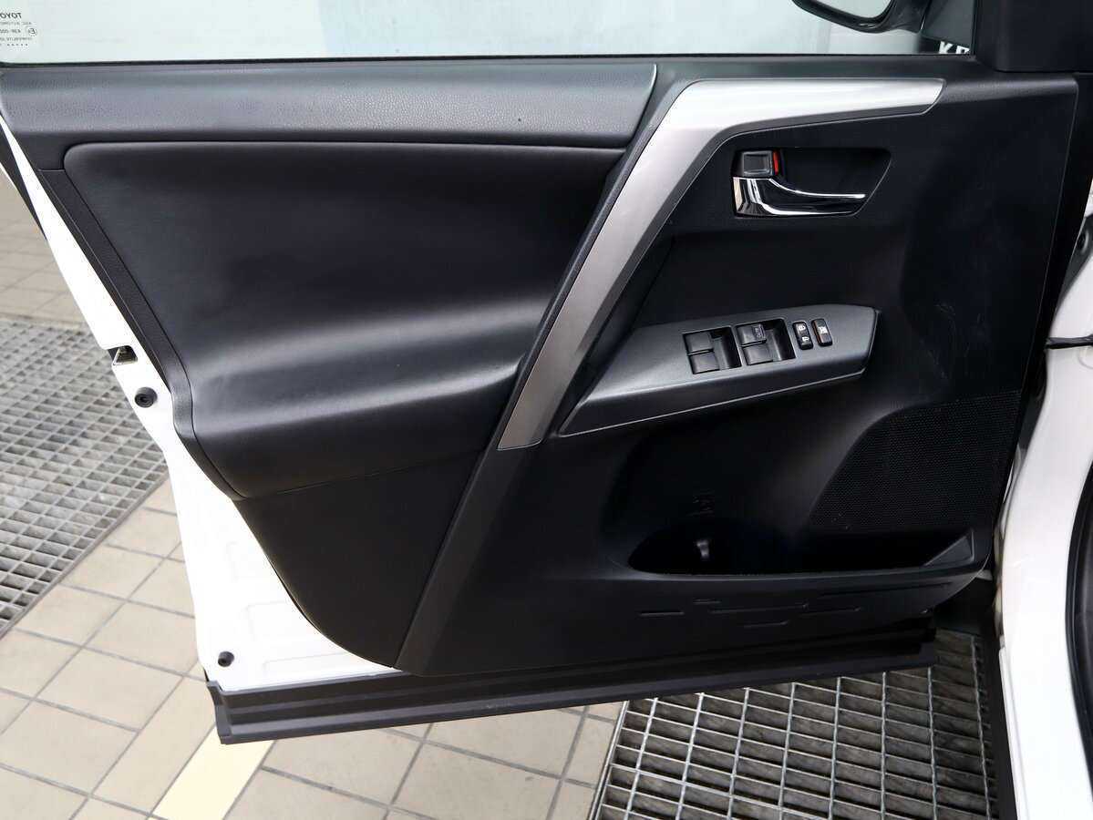 Toyota RAV4 с пробегом — 2017 год. Фото: #13