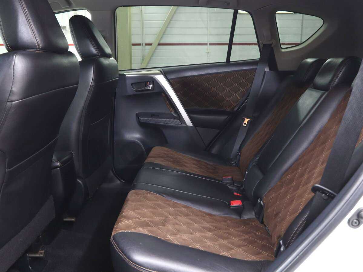 Toyota RAV4 с пробегом — 2014 год. Фото: #18