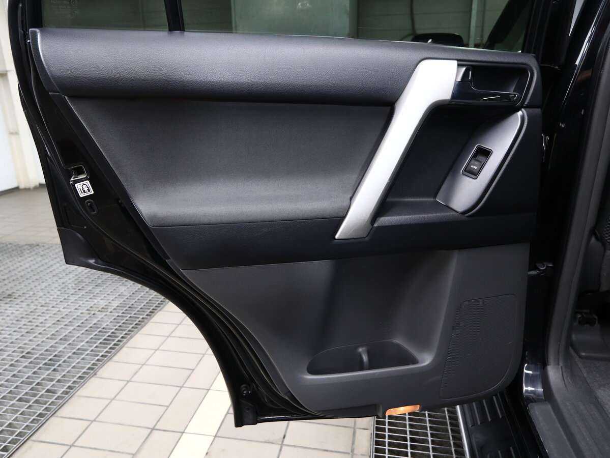 Toyota Land Cruiser Prado с пробегом — 2013 год. Фото: #12