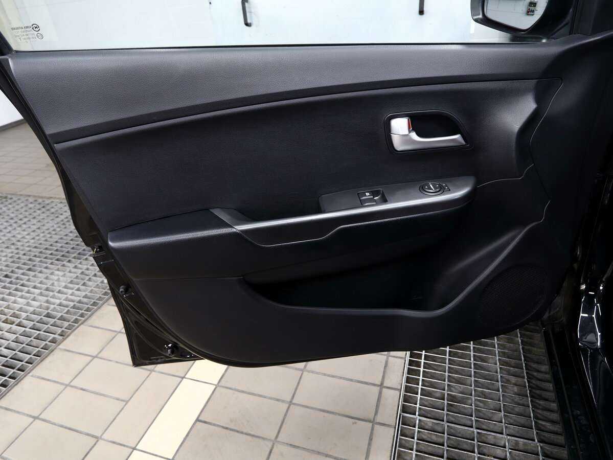 Kia Rio с пробегом — 2013 год. Фото: #7