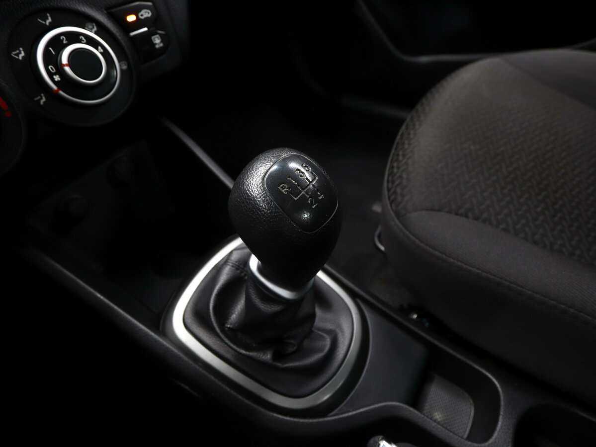 Kia Rio с пробегом — 2013 год. Фото: #18