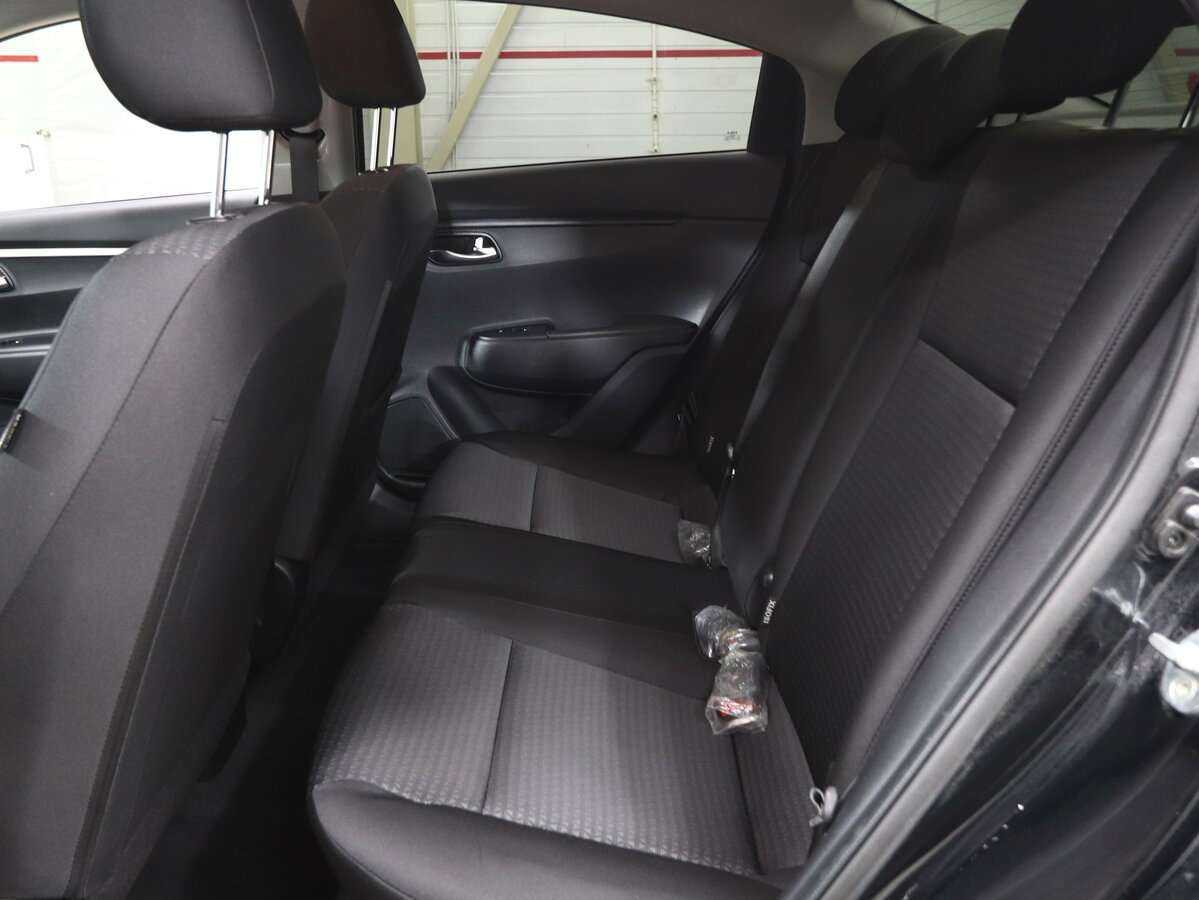 Kia Rio с пробегом — 2021 год. Фото: #8