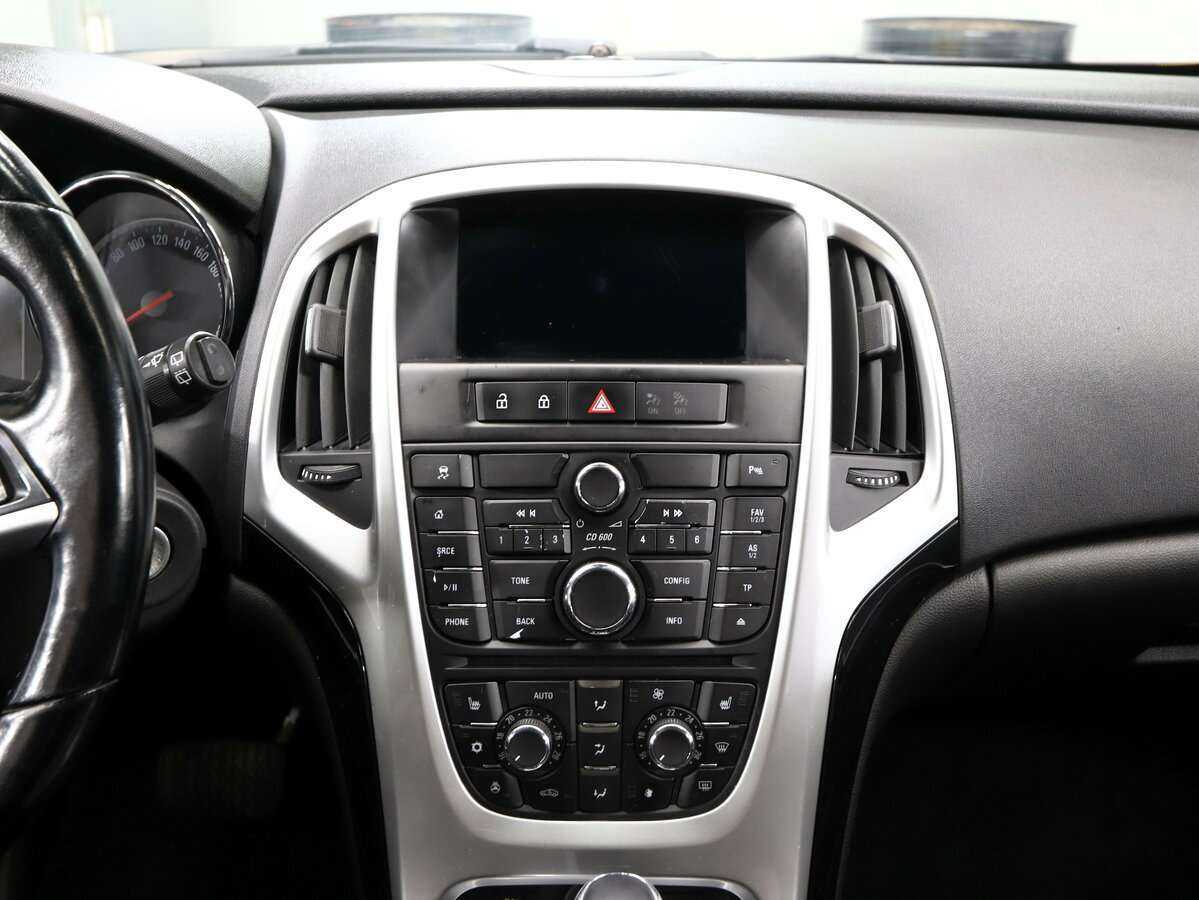 Opel Astra с пробегом — 2014 год. Фото: #17