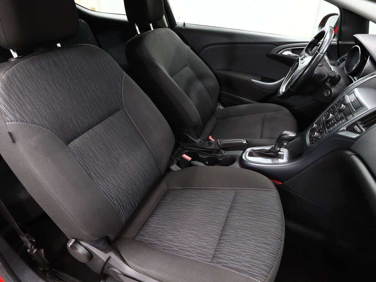 Opel Astra с пробегом — 2012 год. Фото: #10