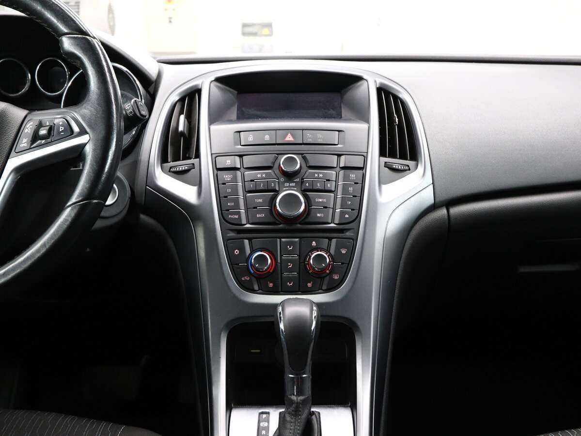 Opel Astra с пробегом — 2012 год. Фото: #15