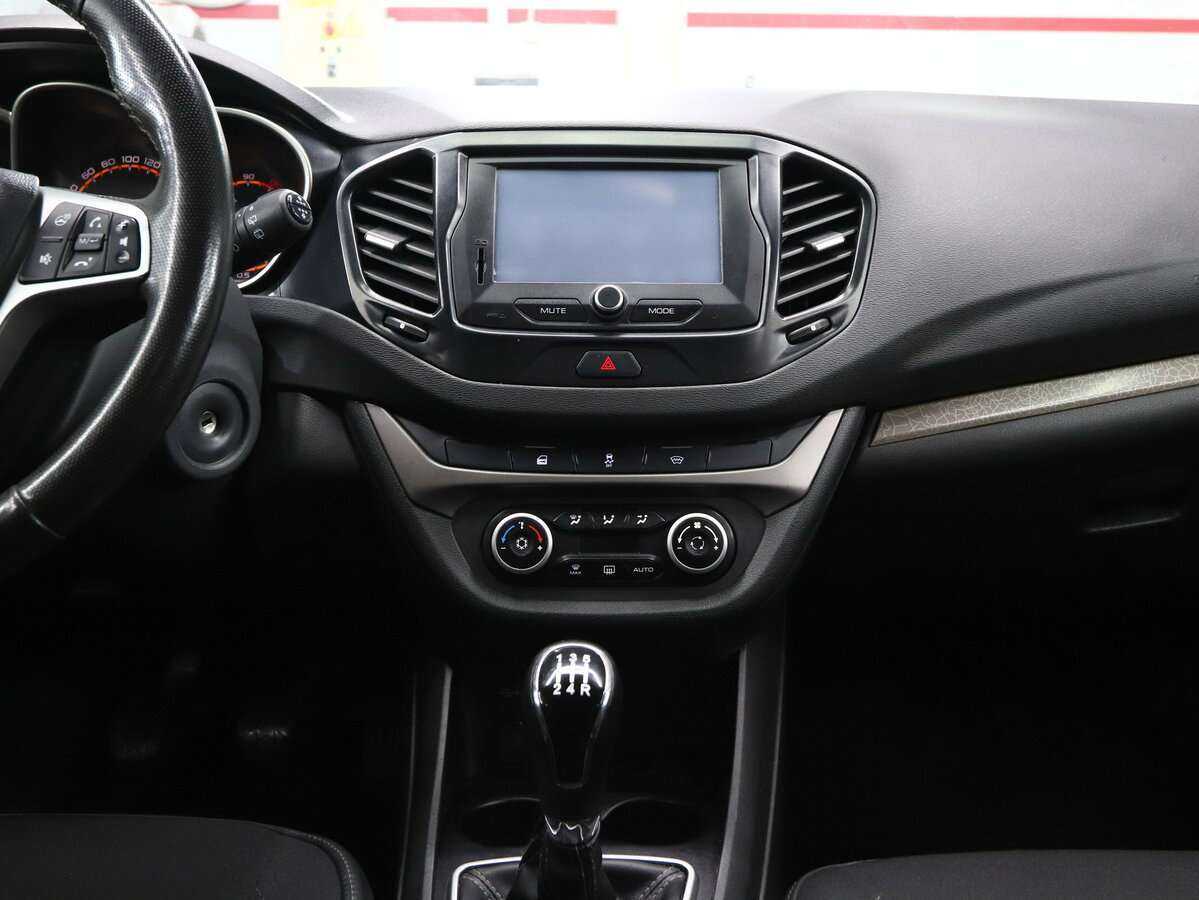 Lada (ВАЗ) Vesta с пробегом — 2020 год. Фото: #14