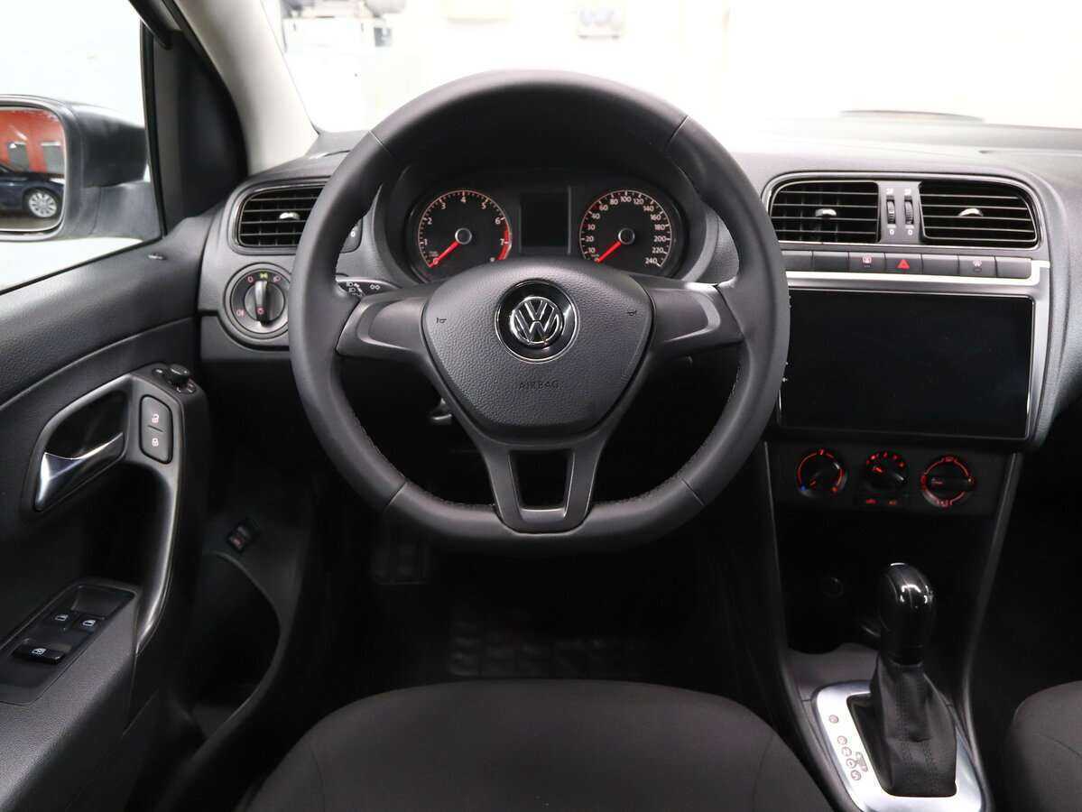 Volkswagen Polo с пробегом — 2017 год. Фото: #10