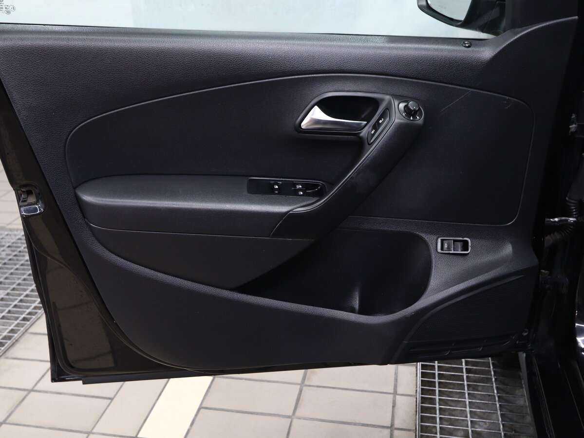 Volkswagen Polo с пробегом — 2013 год. Фото: #10