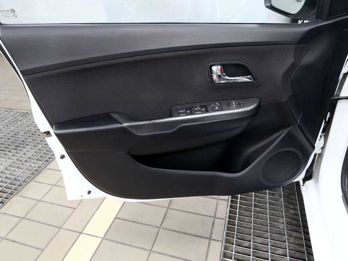 Kia Rio с пробегом — 2012 год. Фото: #12