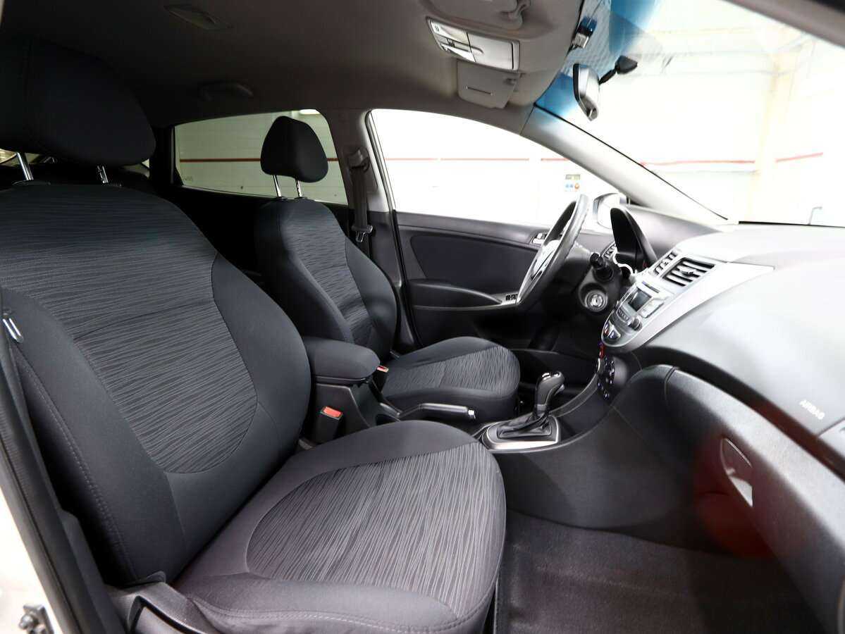 Hyundai Solaris с пробегом — 2015 год. Фото: #6