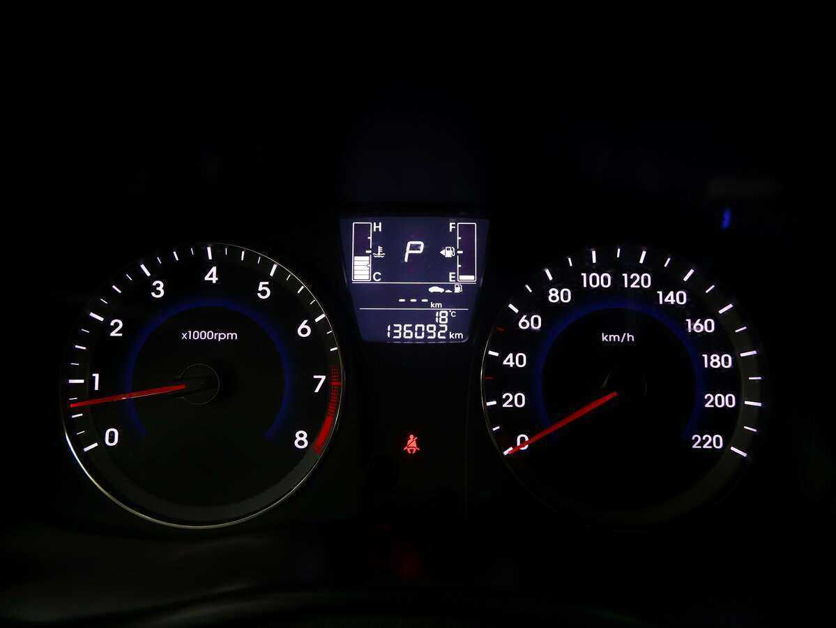 Hyundai Solaris с пробегом — 2015 год. Фото: #11