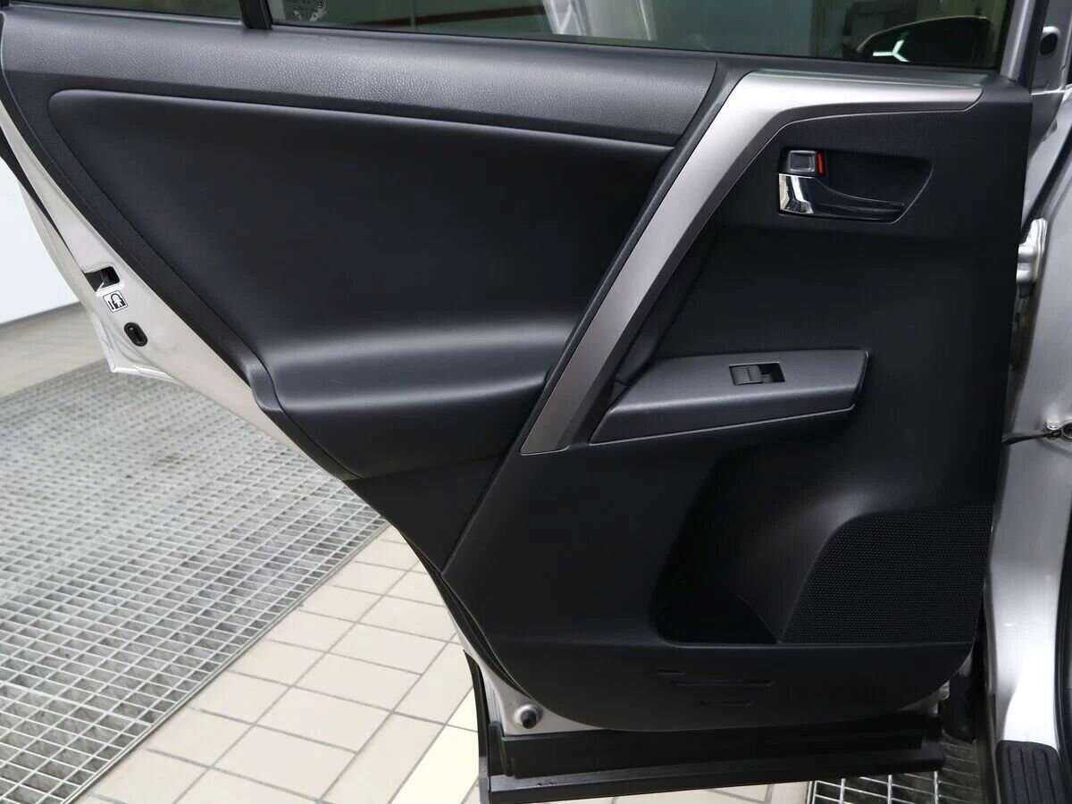 Toyota RAV4 с пробегом — 2019 год. Фото: #16