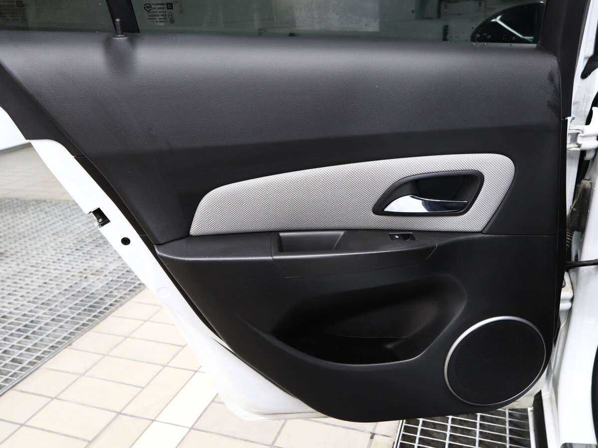 Chevrolet Cruze с пробегом — 2012 год. Фото: #8