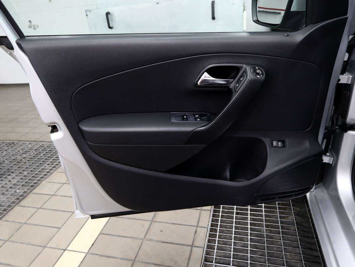 Volkswagen Polo с пробегом — 2012 год. Фото: #6