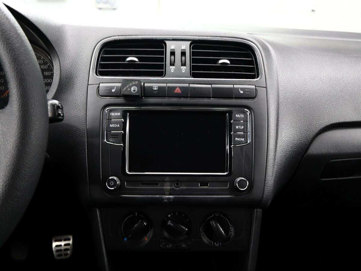 Volkswagen Polo с пробегом — 2012 год. Фото: #18