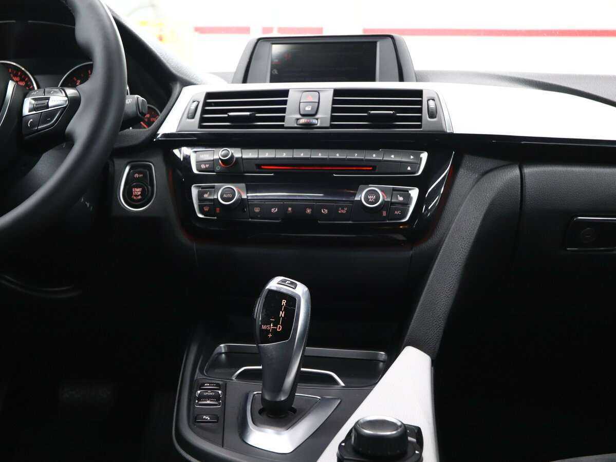 BMW 3 серии с пробегом — 2016 год. Фото: #17