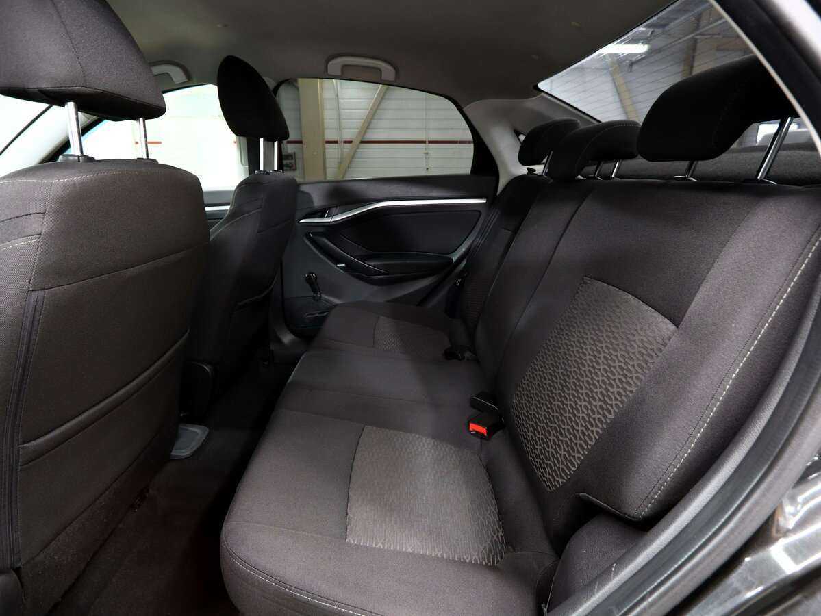 Lada (ВАЗ) Vesta с пробегом — 2015 год. Фото: #9