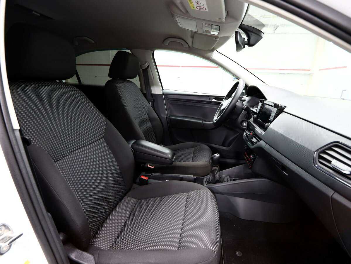 Volkswagen Polo с пробегом — 2020 год. Фото: #12