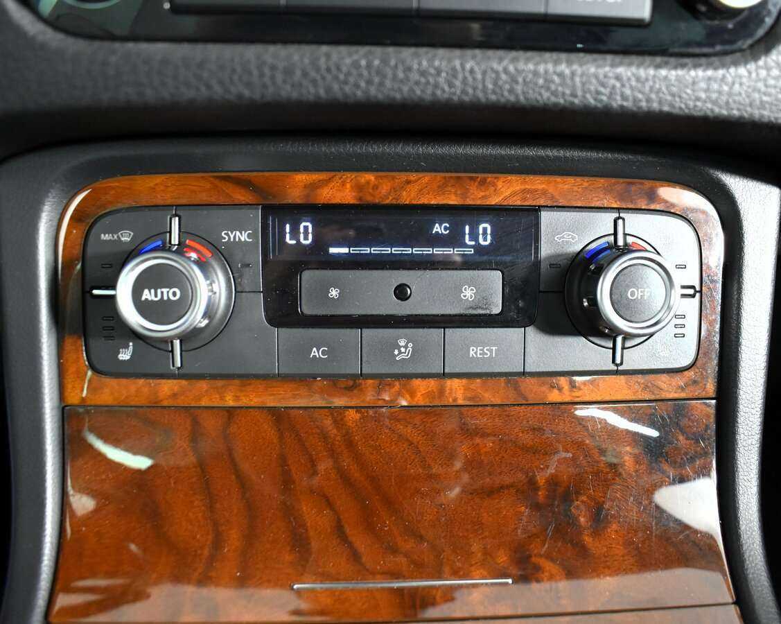 Volkswagen Touareg с пробегом — 2012 год. Фото: #11