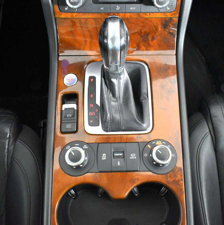 Volkswagen Touareg с пробегом — 2012 год. Фото: #12