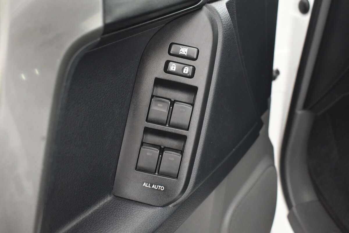 Toyota Land Cruiser Prado с пробегом — 2012 год. Фото: #7