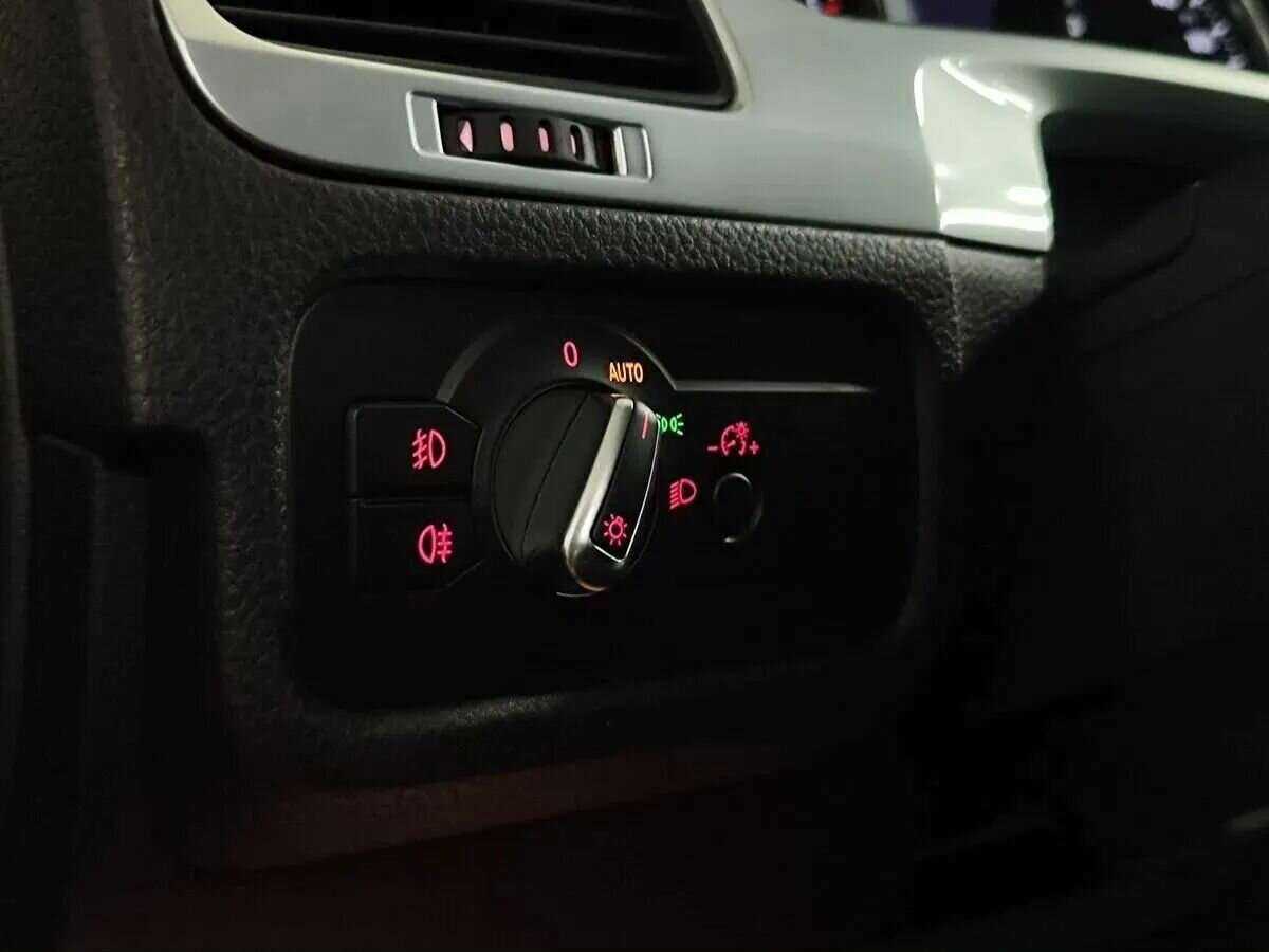 Volkswagen Touareg с пробегом — 2014 год. Фото: #18