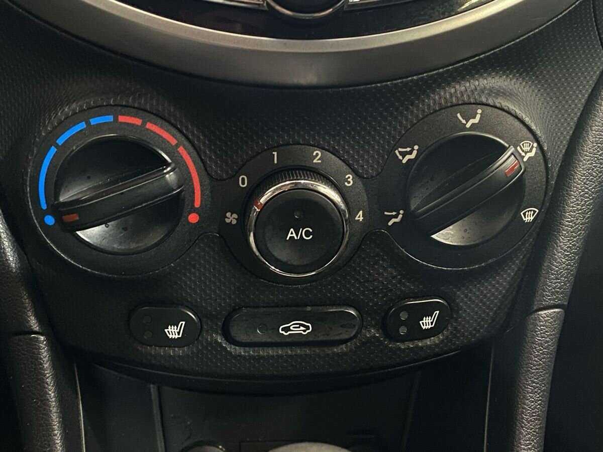 Hyundai Solaris с пробегом — 2012 год. Фото: #14