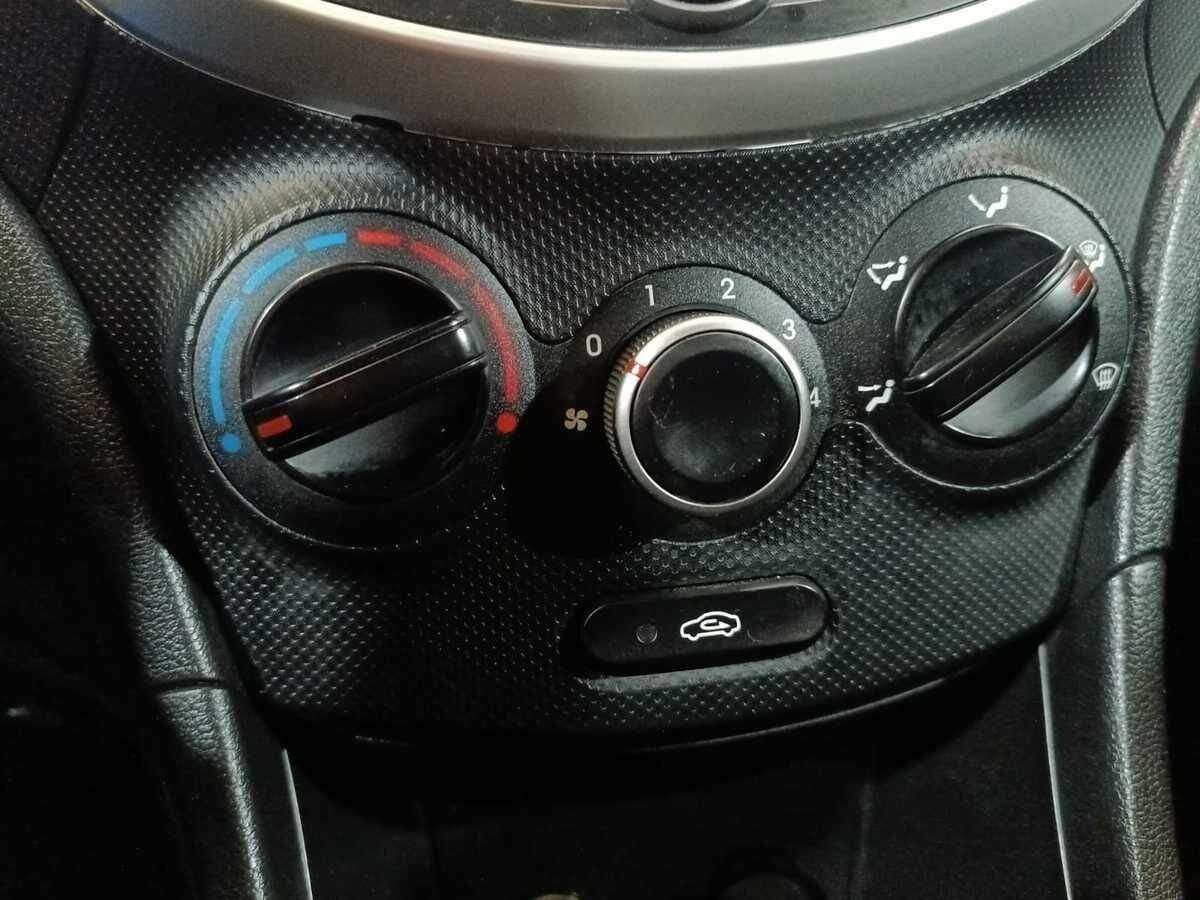 Hyundai Solaris с пробегом — 2016 год. Фото: #12