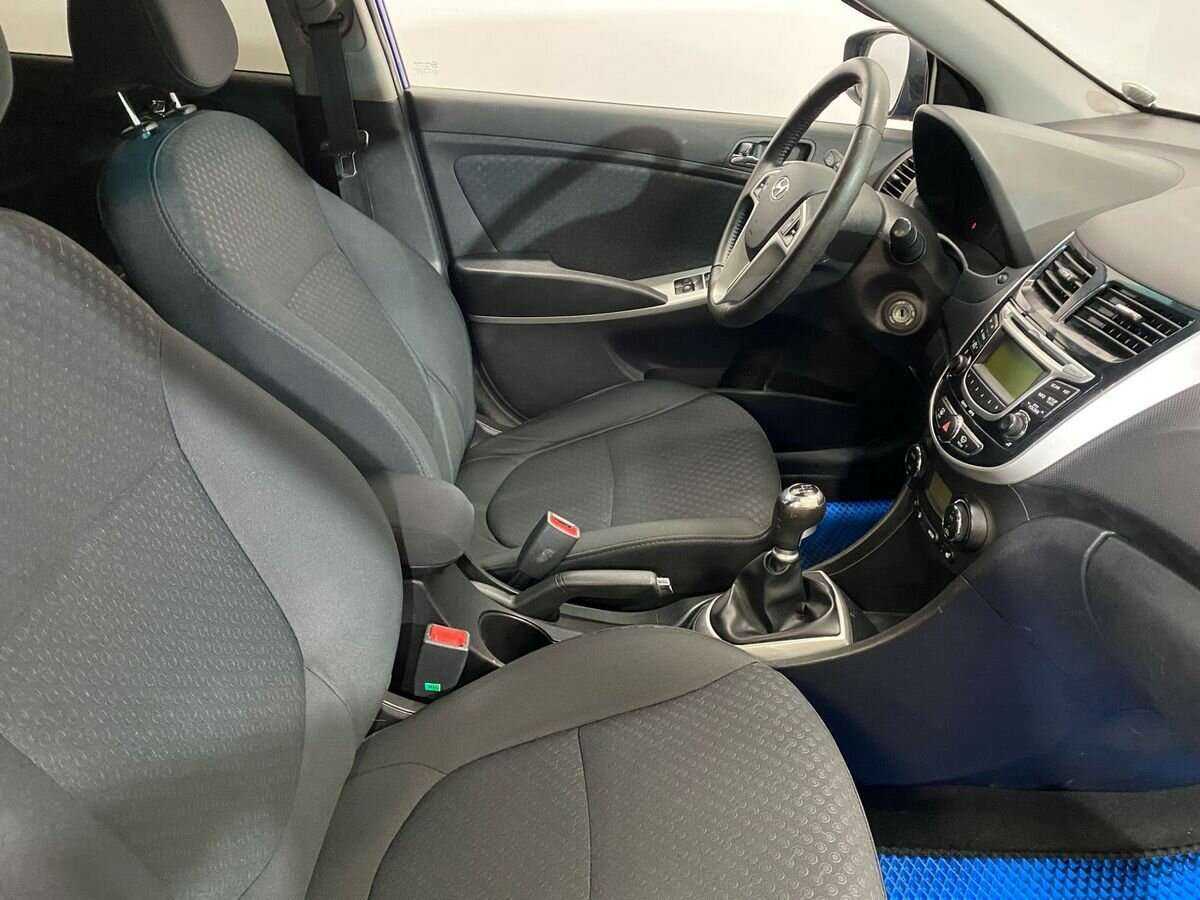 Hyundai Solaris с пробегом — 2012 год. Фото: #9