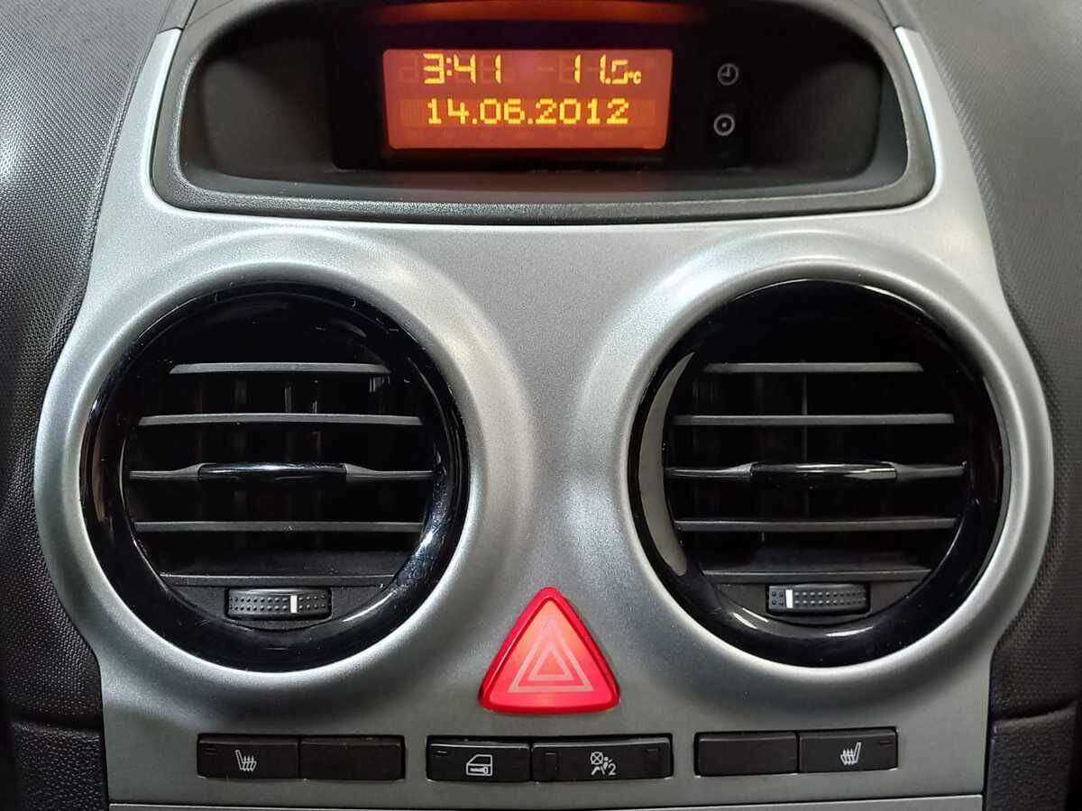 Opel Corsa с пробегом — 2012 год. Фото: #13